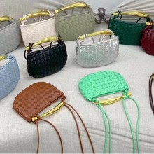 新款迷你小包沙丁鱼编织包牛皮金属手柄单肩斜跨手提月牙包迷你号