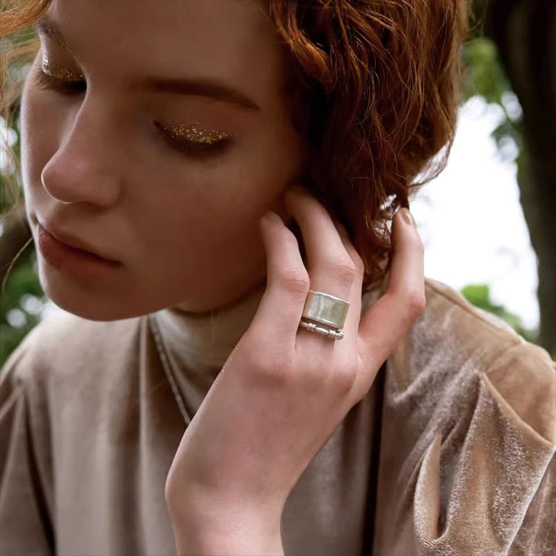 日系デザイン感ダブルロープチェーン気質シンプルで上品な松本恵奈と同じ幅の指輪