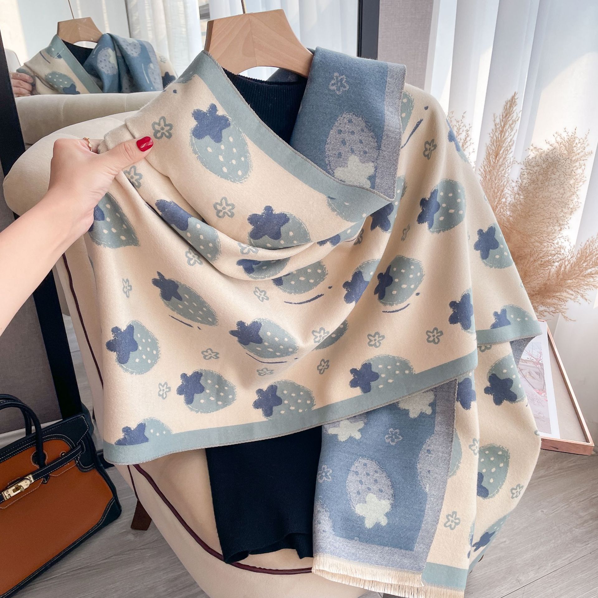 Estilo coreano otoño e invierno nuevo lindo fresa largo engrosado caliente impreso borla chal bufanda de Cachemira de doble cara para las mujeres