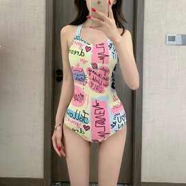 可爱涂鸦泳衣女连体三角竞速游泳衣低叉保守微胖大码泡温泉度假