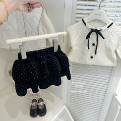 【楽恩童装】女の子の冬の正月服は白いセーターの黒いベルベットケーキのスカートを厚くして流行している