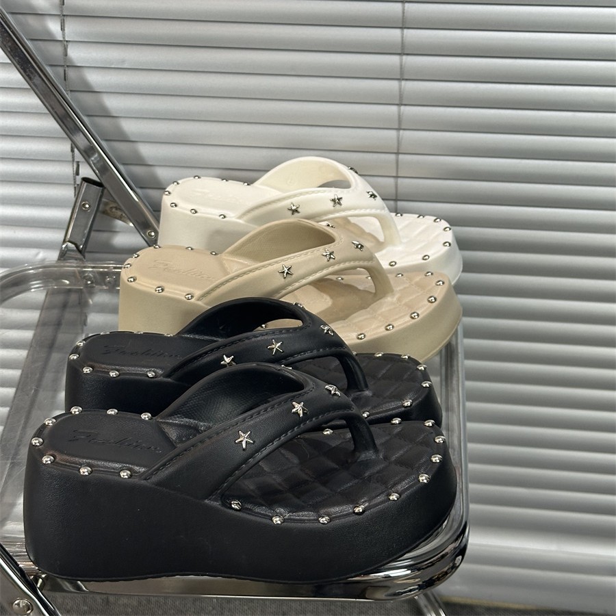 7cm Punk Internet Celebrity Thick-Soled Flip-Flops for Women, New 2026 Summer Sandals for Outdoor Wear