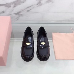 Iu家の金貨の丸い頭の足は厚い底の英倫楽福靴の女性の本革の底の復古の靴の小さい革靴を漕ぎます。