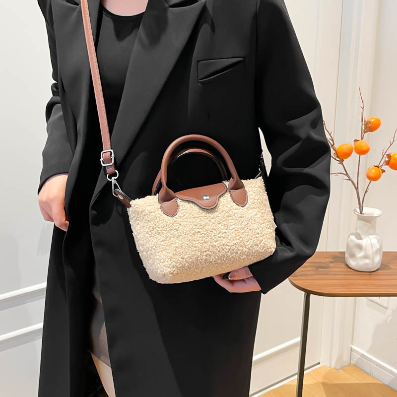 Plush Dumpling Shoulder Bag For Women Versatile Crossbody Handbag_voghion.com