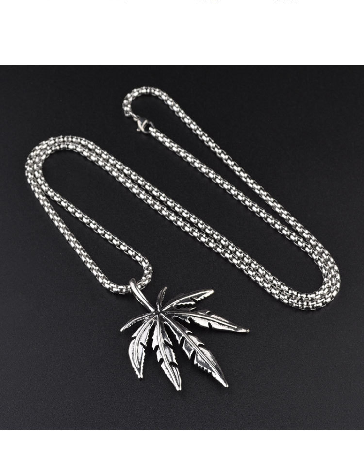 Hip-hop Maple Leaf Alloy Titanium Steel Men's Pendant Necklace display picture 1