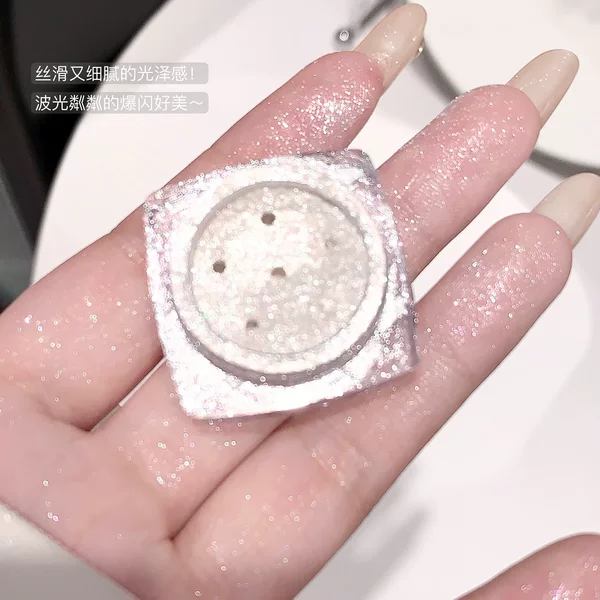QMN Fantasy High Glitter Fairy Pearlescent Fine Glitter High Glitter Delicate Brightening Facial Fit Powder Cake