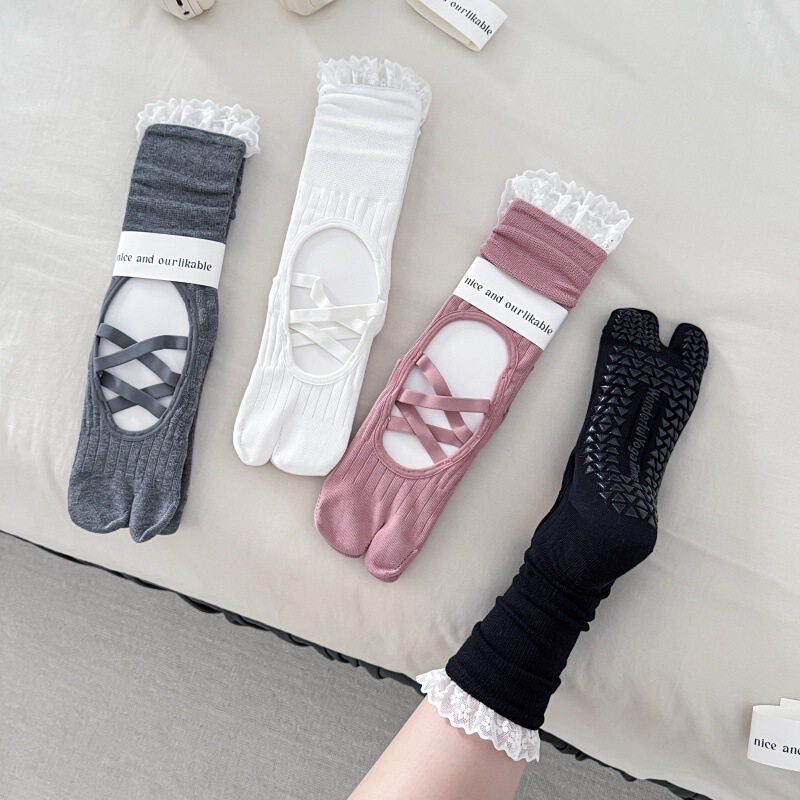 Women's yoga socks with straps, split-toe design, suitable for indoor dancing, ballet, home workouts, stretching, and light exercise; two-toe socks