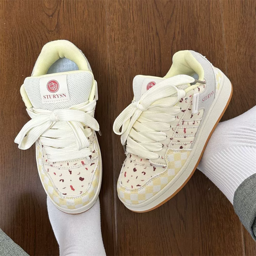 Гонконгский ветер низкокачественная клюква с цветными хлебными туфлями женская волна 2024 новая студенческая дикая женская обувь