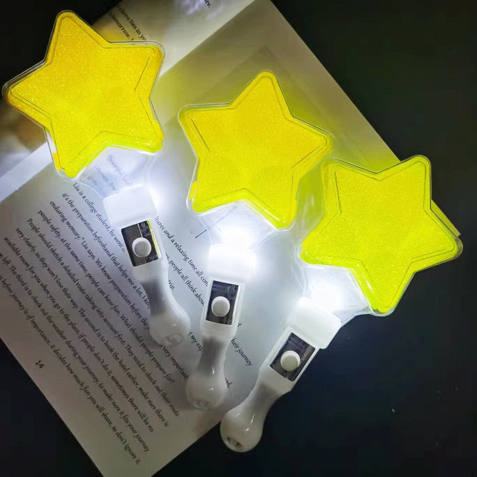 Estrella de cinco puntas corta amarilla