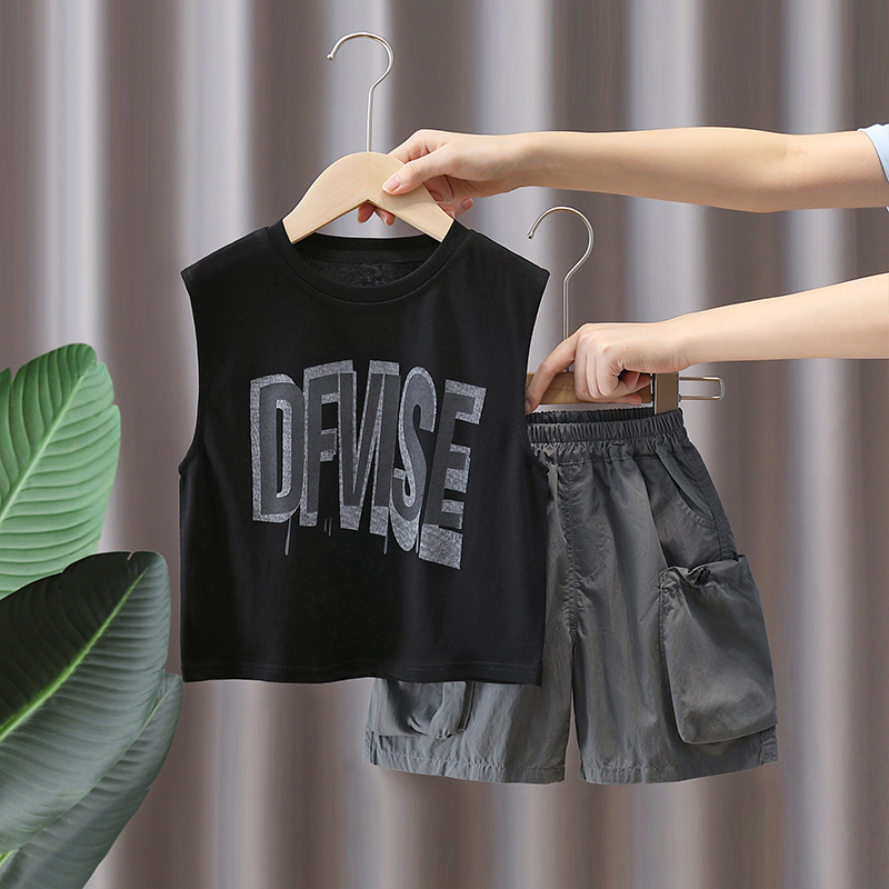 7404 Conjunto de chaleco con letras para niños Verano 2025 Nuevo traje para niños Versión coreana suelta y delgada de dos piezas sin mangas