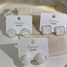 简约白贝母纹理耳钉女水滴方形椭圆款日常通勤百搭温柔气质耳饰潮