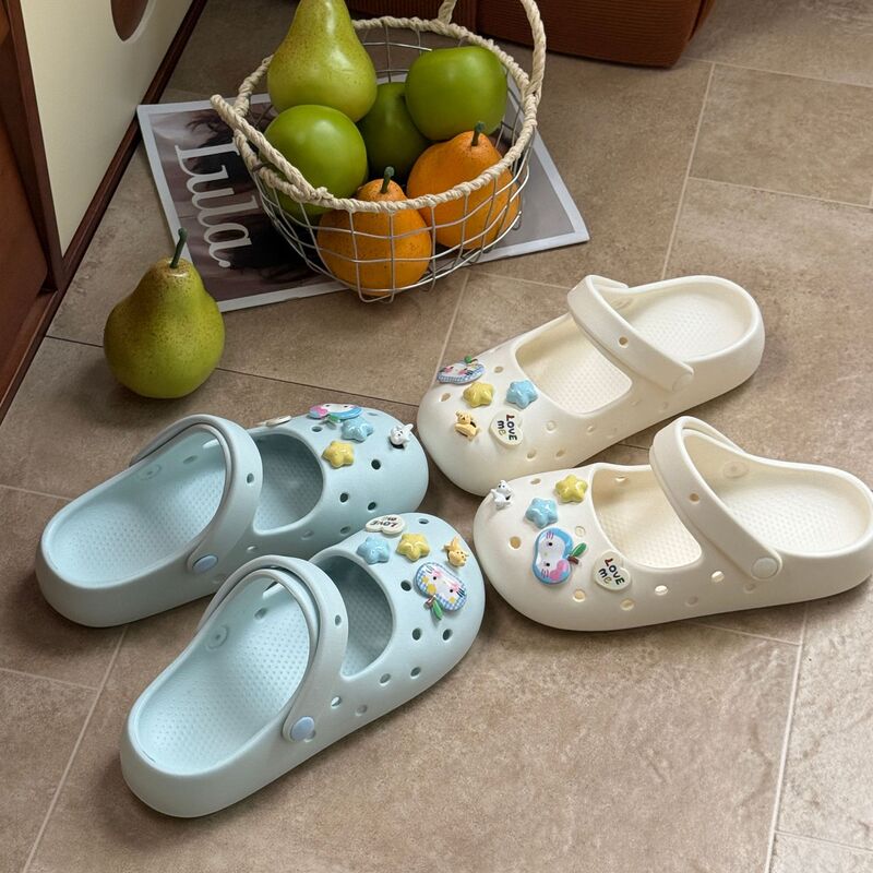 Gentle cream-colored cartoon clogs for women, hollowed-out and breathable, suitable for bathroom and seaside, versatile for girls, closed-toe sandals