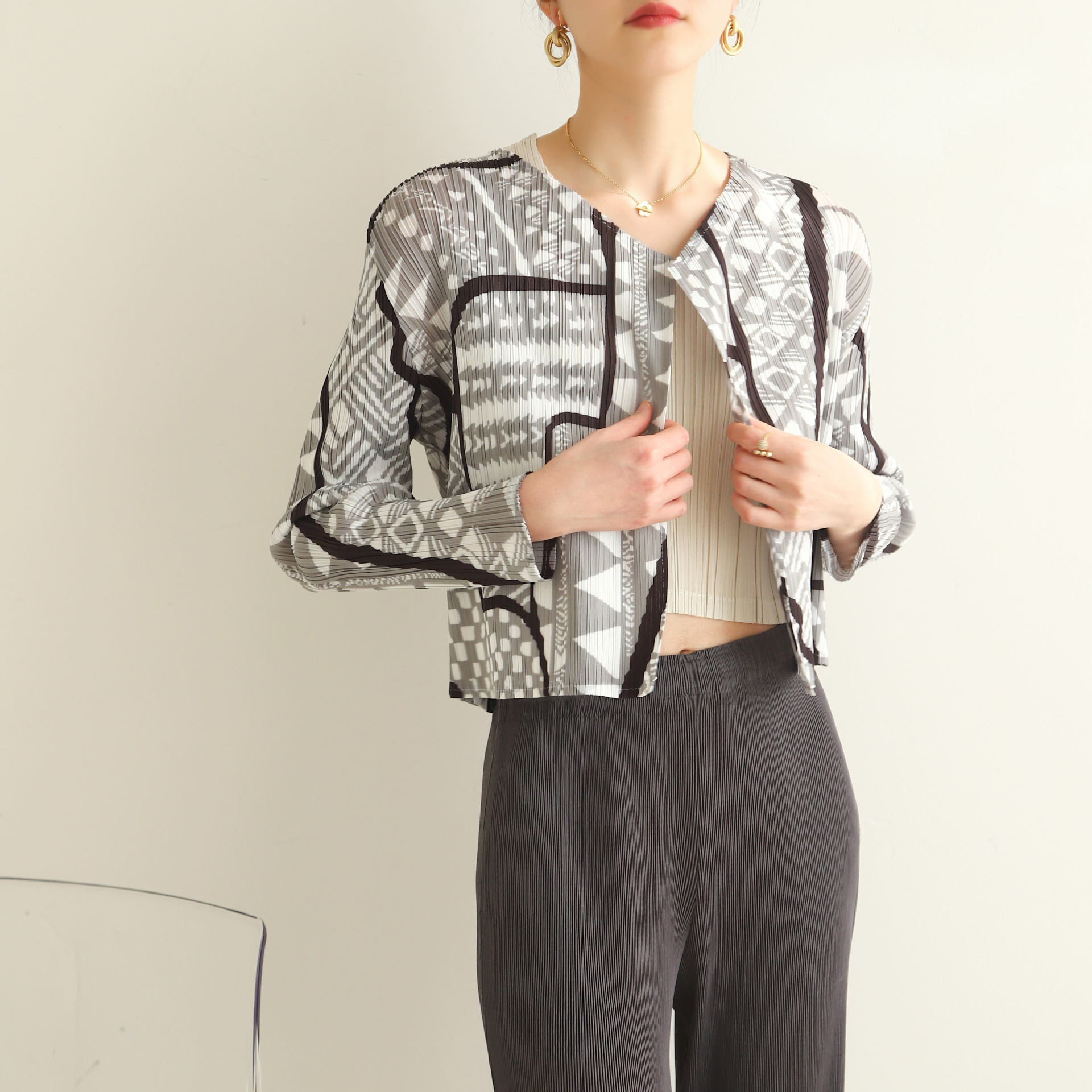 Contador de calidad otoño primavera Nueva gama alta plisado moda de la calle europea impreso cardigan versátil casual abrigo corto