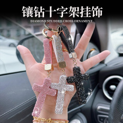 新商品はダイヤモンドカラーのキーホルダーを入れています。