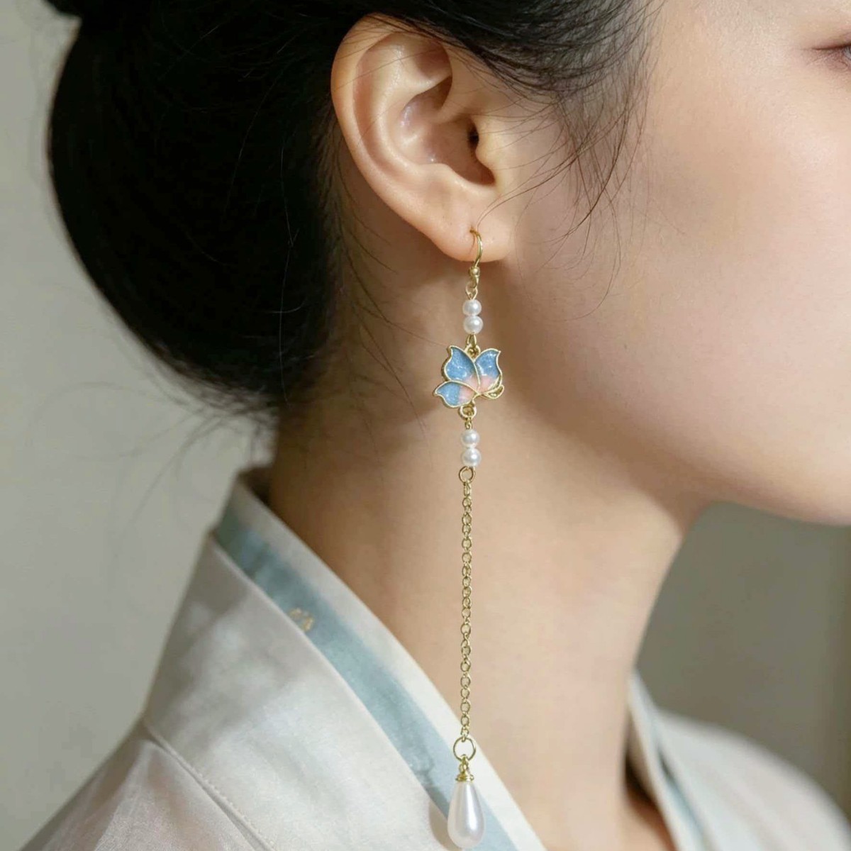 Ganchos de orejas de mariposa de color azul, estilo chino, cheongsam con pendientes de gota de agua larga, auriculares de alta calidad. image 4