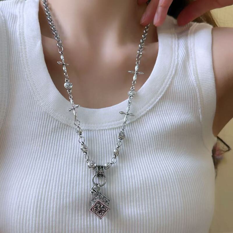 Street Cool Hot Girl Square Pendant Necklace Women's High-end Feeling ruffian handsome trendy clavicle sweater chain vintage accessories