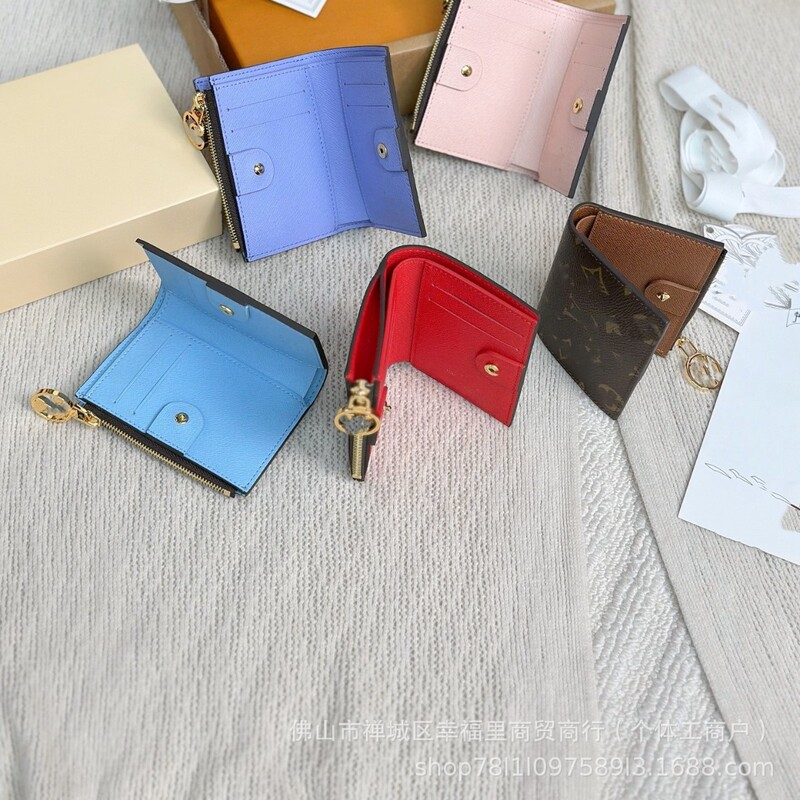 2025 New Model Lisa Compact Short Wallet, Gray Mist Color, Variable Code Chip, First-Layer Cowhide, Popular Hot-Selling Item