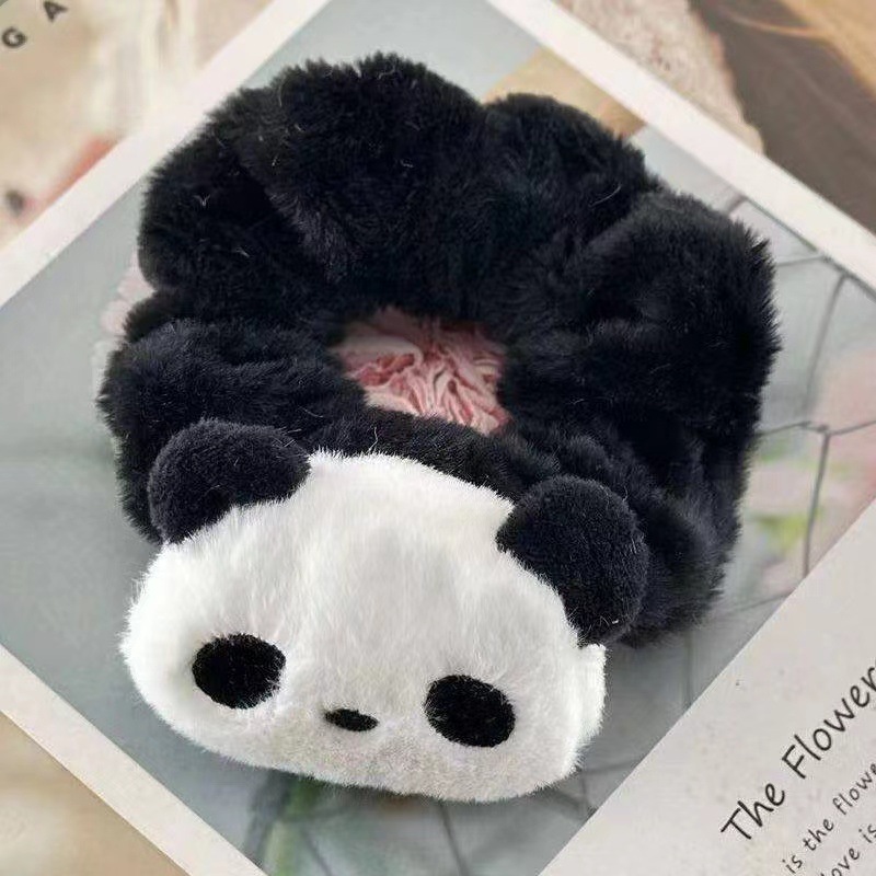 붉은 팬더 검은 머리끈