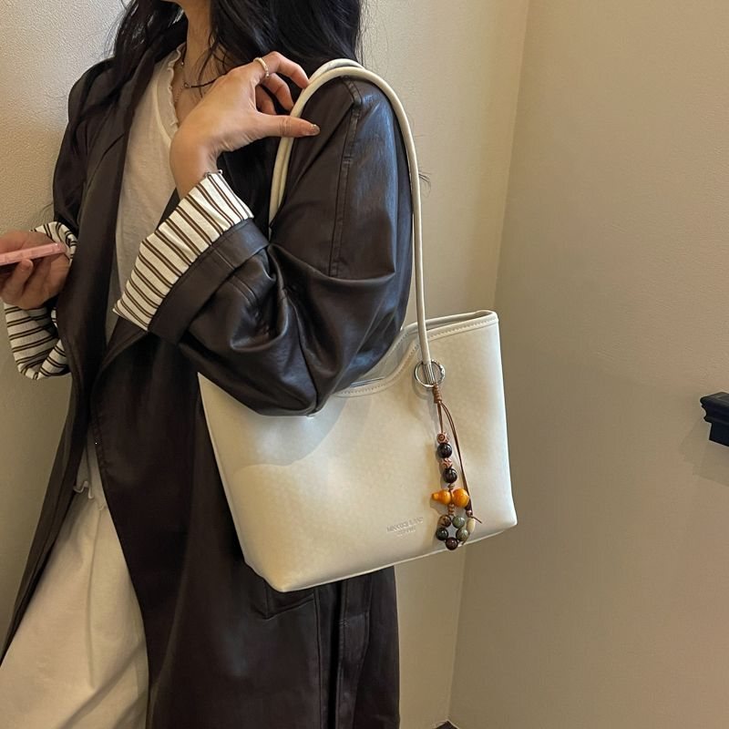 Retro Commuter Tote Bag for Women 2026 New Exquisite Shoulder Bag Large Capacity Handbag