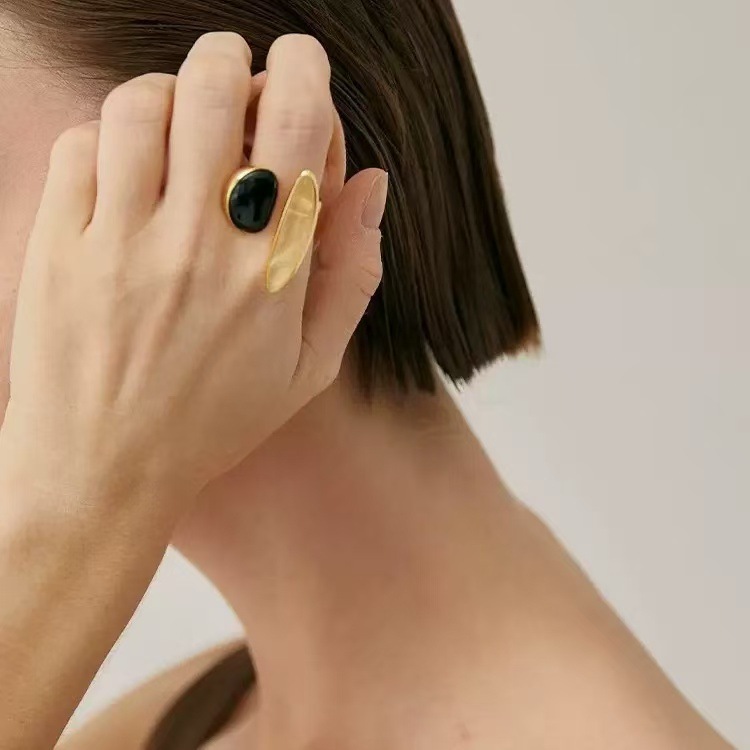 Anello da donna in stile europeo e americano INS, semplice, irregolare, leggero, alla moda, versatile, di alta qualità._voghion.com