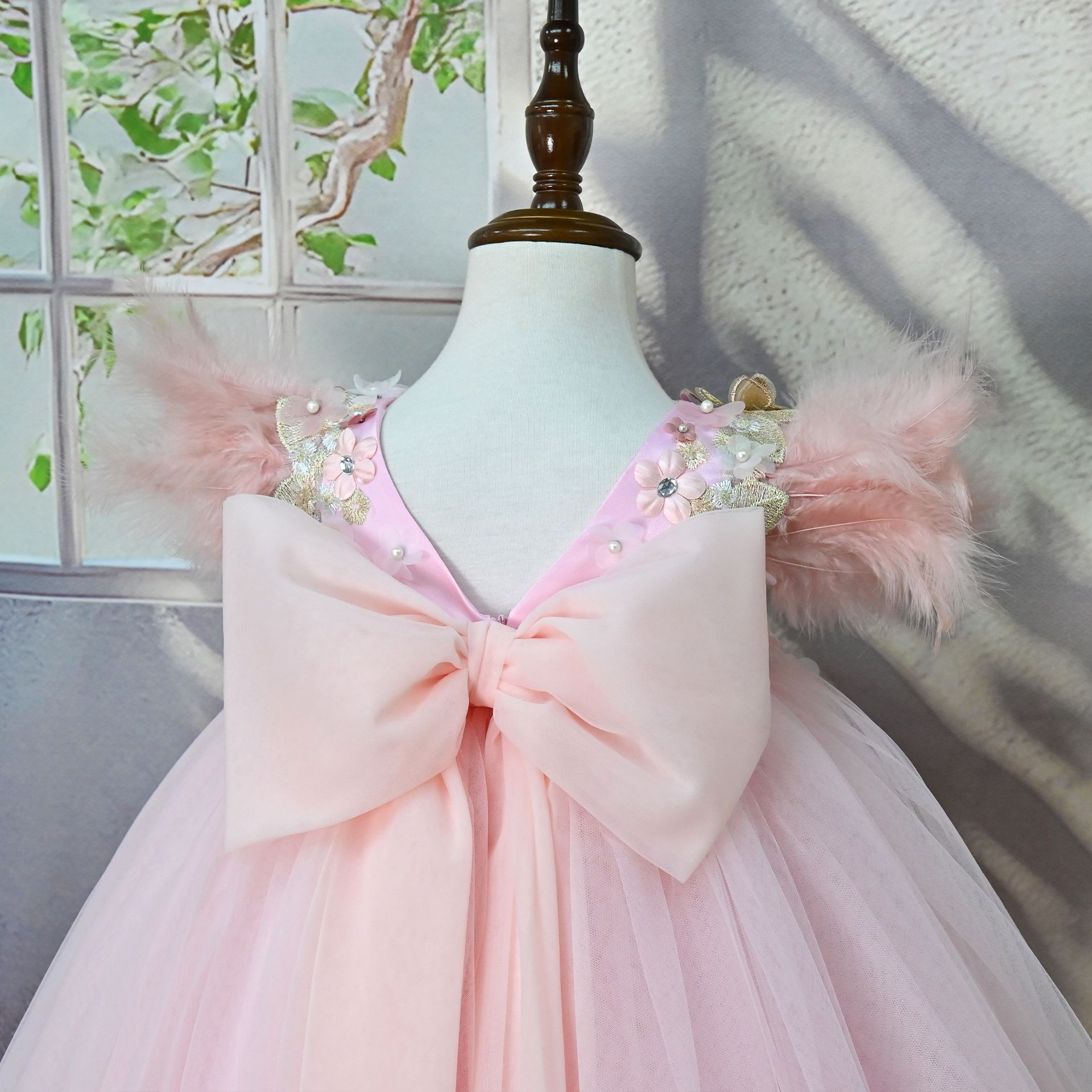 Robe de princesse en tulle à plumes et appliqués pour fille_voghion.com