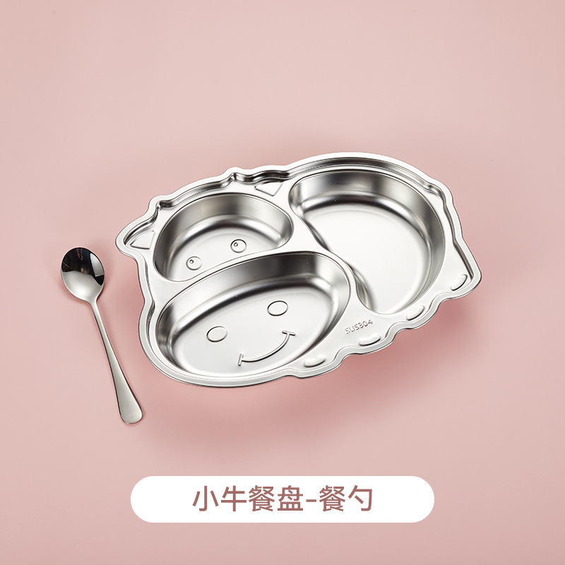송아지 디너 플레이트에는 스푼이 함께 제공됩니다.