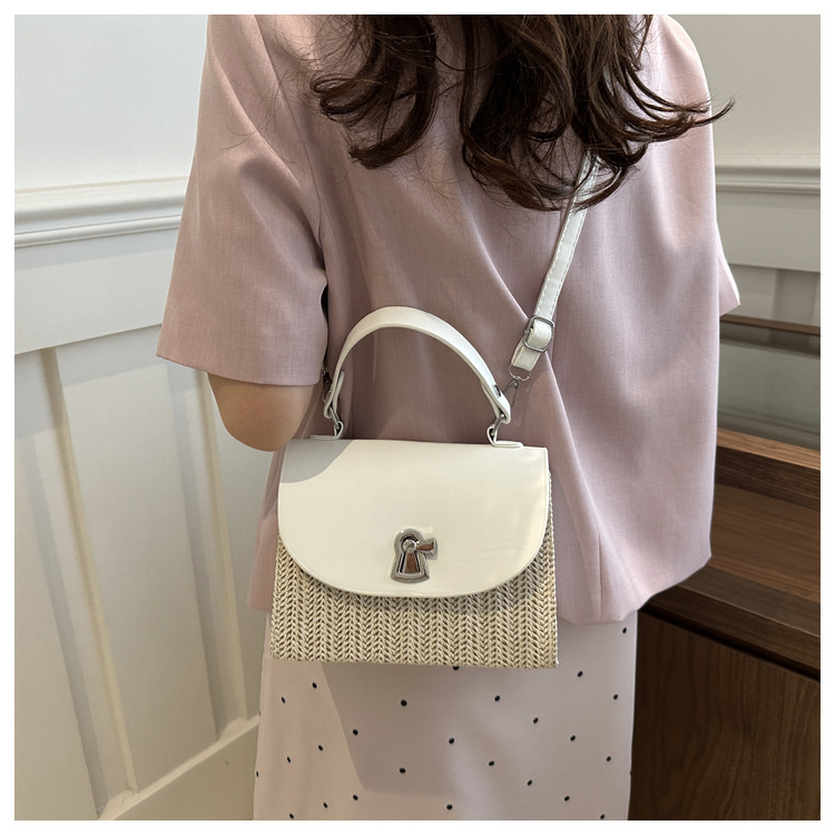 Color-Blocking-Hand-gehaltenes kleines Quadrat für Frauen 2024 neue Sommer koreanische Version modische Lock Gras gewebt lässig_voghion.com