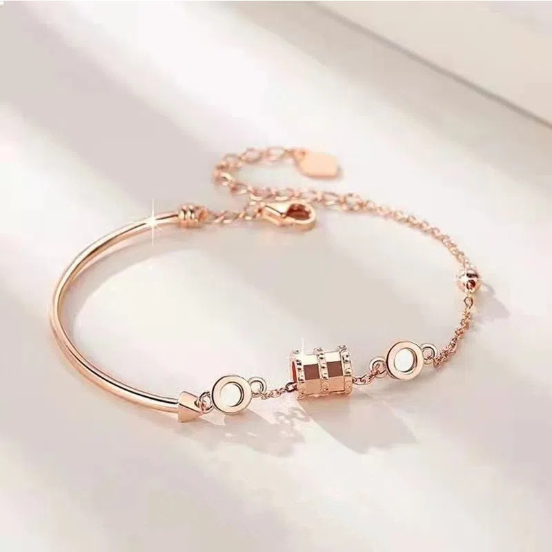 Classic Small Man Waist Bracelet Women's 2022 New Explosions Temperament Student ins Niche Design Girlfriend Graduation Gift