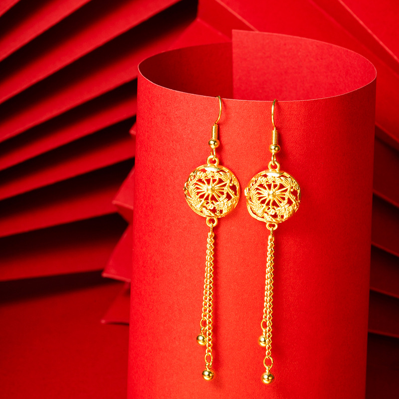 Nuevo dragón de oro de Vietnam y Fénix tallados pendientes huecos largos de borla de estilo chino festivo de las mujeres suministro directo de fábrica