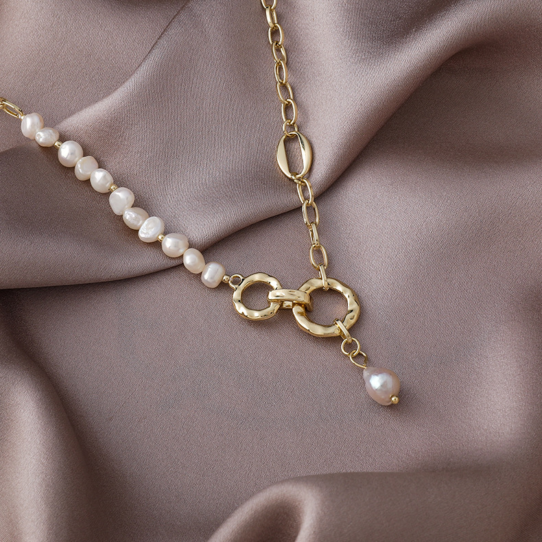 Retro Baroque Pearl Pendant Chain Necklace display picture 5