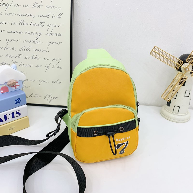 Versión coreana del popular bolso de pecho para niños y niñas, mini bolso de mensajero para niños de color de contraste de moda 2025 nueva tendencia de monedero para niños