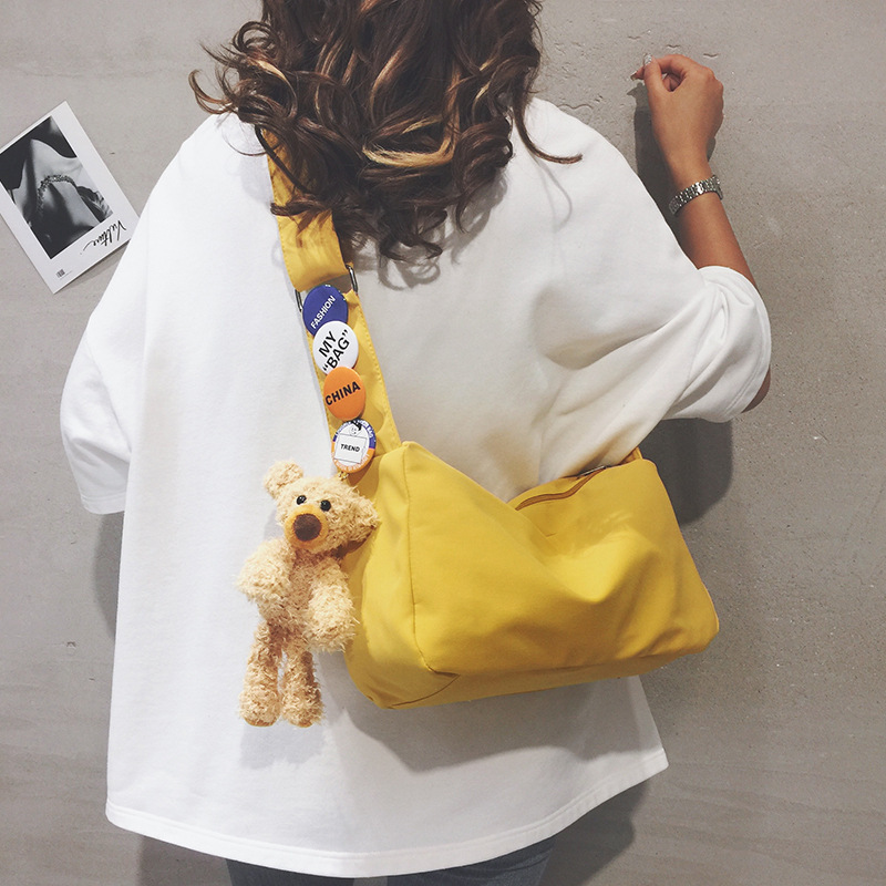 Cross-border large-capacity crossbody bag, simple and lightweight pillow bag, suitable for girls and students, available in multiple colors, versatile pillow bag, wholesale