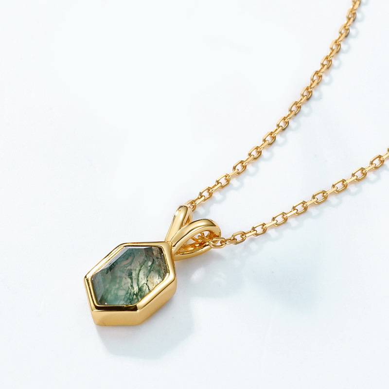 Colgante de ágata de hierba de agua natural geométrica especial transfronterizo para mujer S925 plateado 10K colgante de cadena de clavícula de piedra de musgo verde dorado