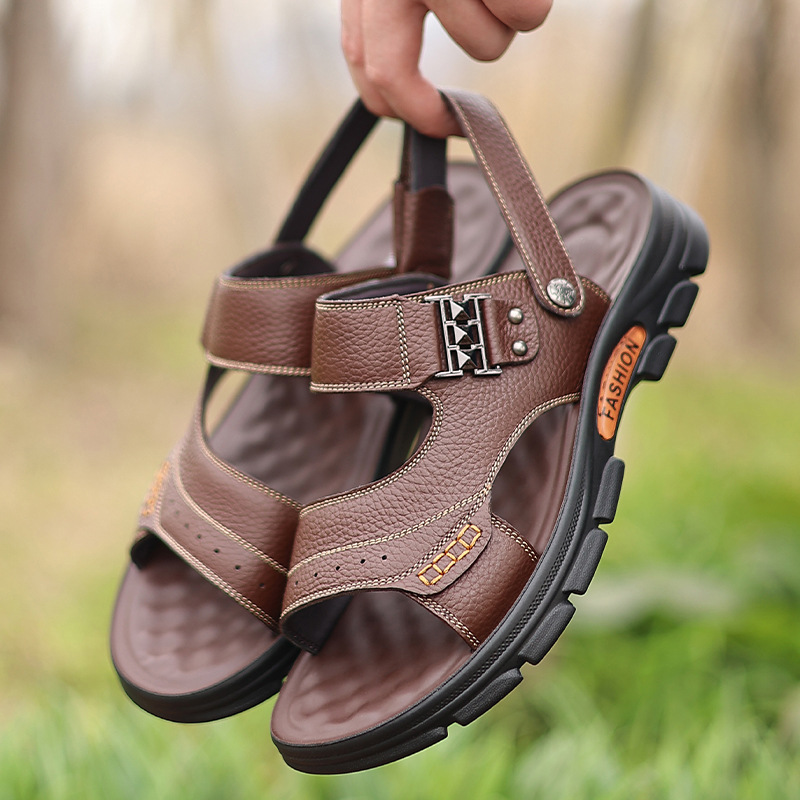 Коричневый