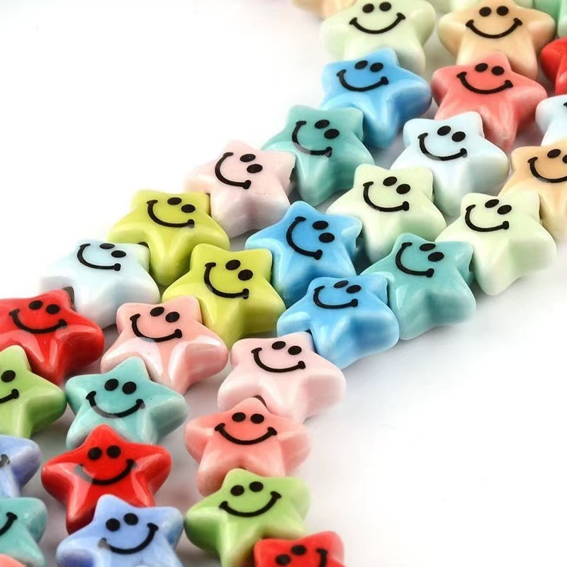 Cuentas de cerámica flor cuadrada estrella de cinco puntas pequeña flor de ciruelo trébol de cuatro hojas pequeño elefante pequeño conejo de jade color mixto cuentas de agujeros rectos cuentas hechas a mano