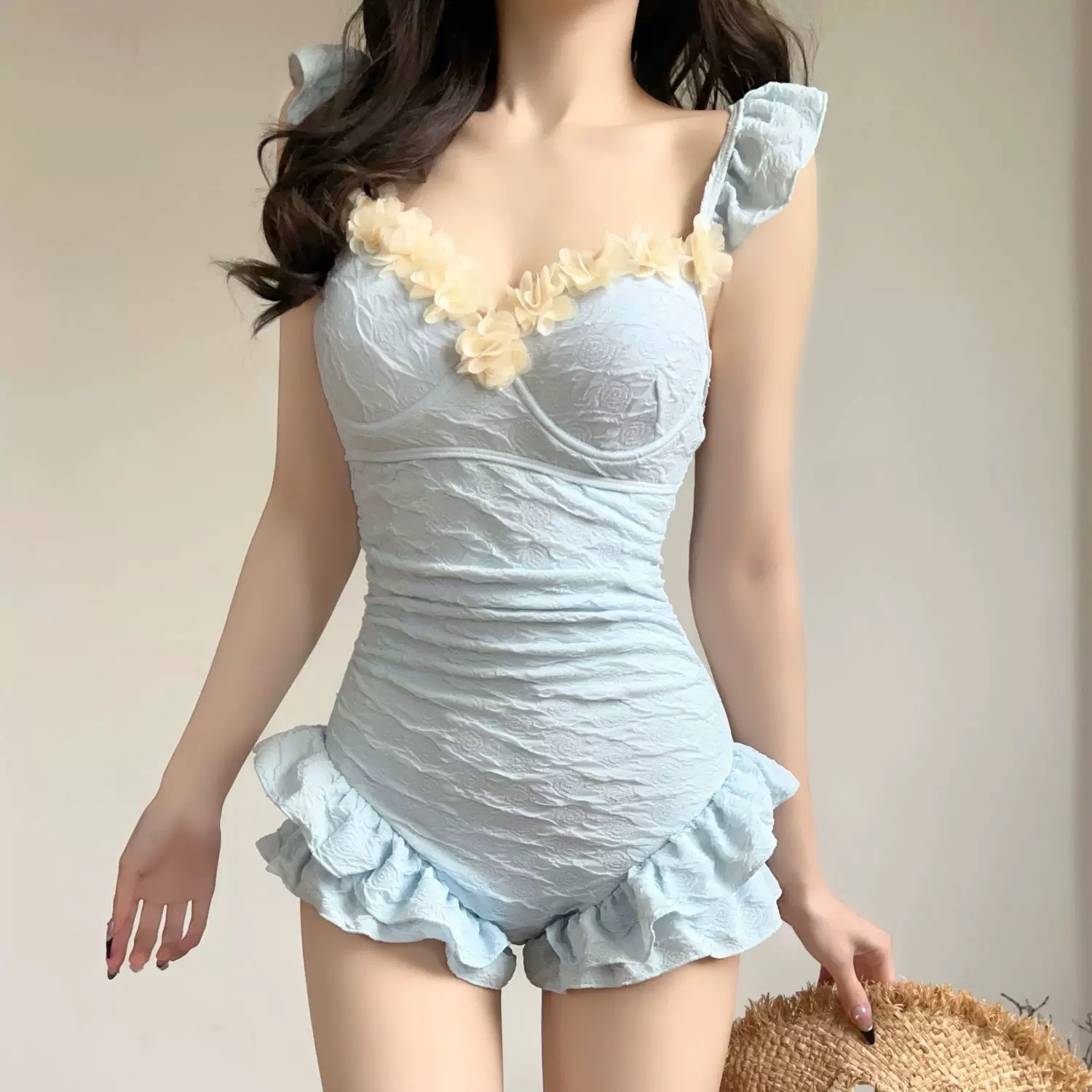 2026新款奶乎乎baby蓝纯欲遮肉显瘦连体荷叶边保守聚拢度假泳衣女