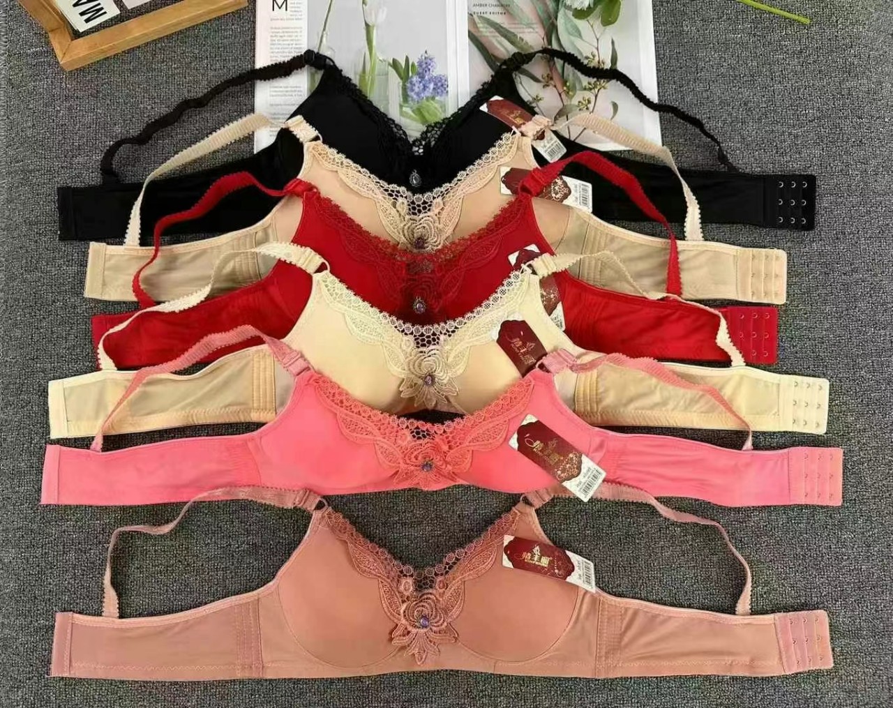 2515 bajo precio inalámbrico tamaño grande de lujo se reúnen sin anillo de acero ropa interior tres filas de tres botones de sujetador