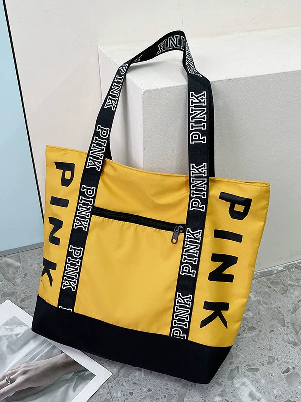 Fashionable capacious one-shoulder bag for traveling