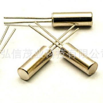 鸿星晶振3*8 32.768KHZ 32.768K直插晶体低负载6PF +-5PPM DIP