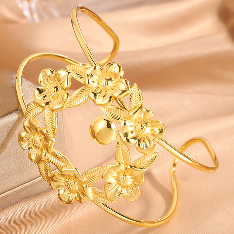 Brazalete de flores anchas de moda europea y americana no se desvanece abertura brazalete de acero de titanio se puede bañar brazalete exagerado al por mayor