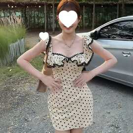 修身一字低胸蕾丝拼接荷叶抹胸辣妹波点镂空连衣裙性感显瘦紧身