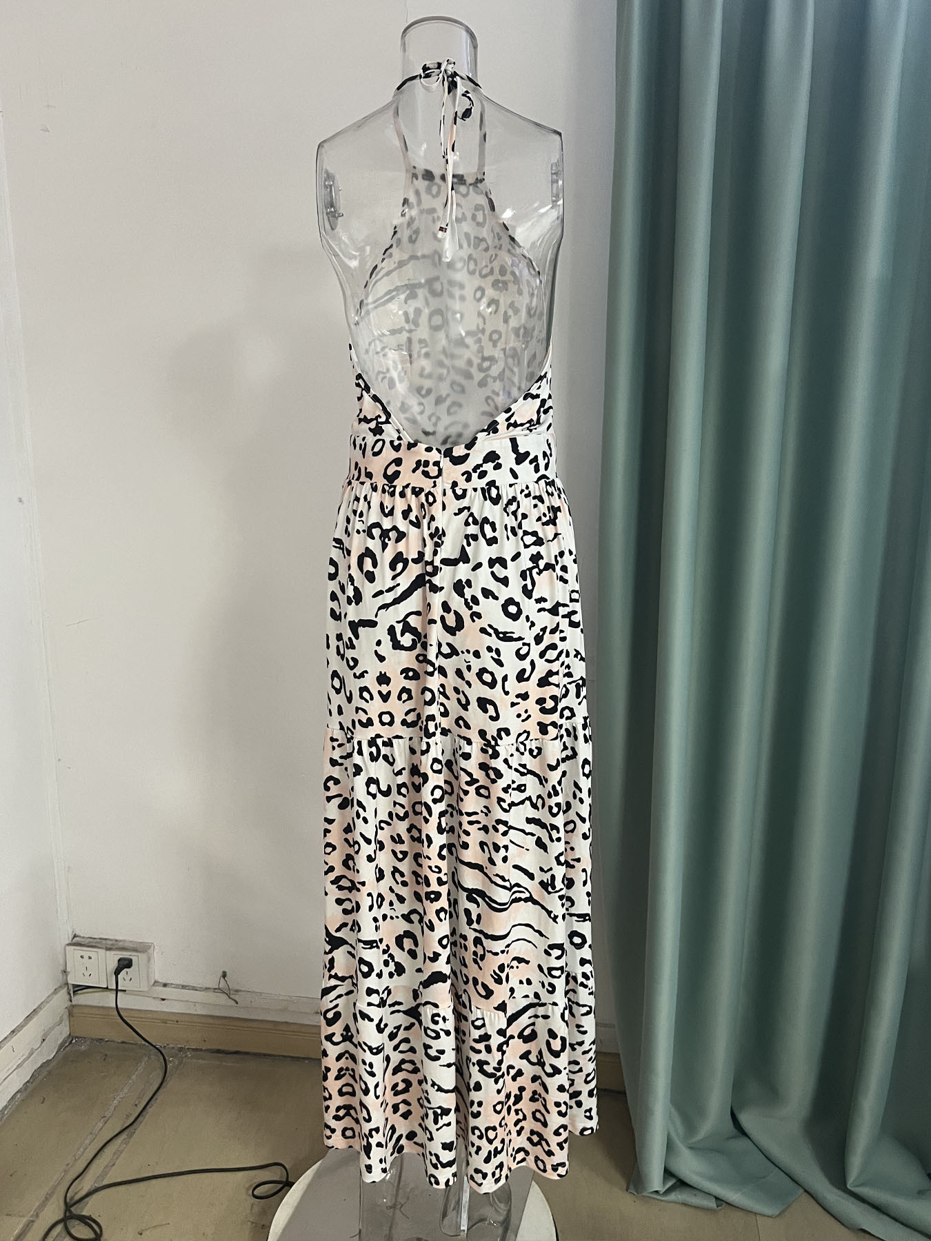 Abito lungo bohémien con scollo all'americana stampa leopardata_voghion.com