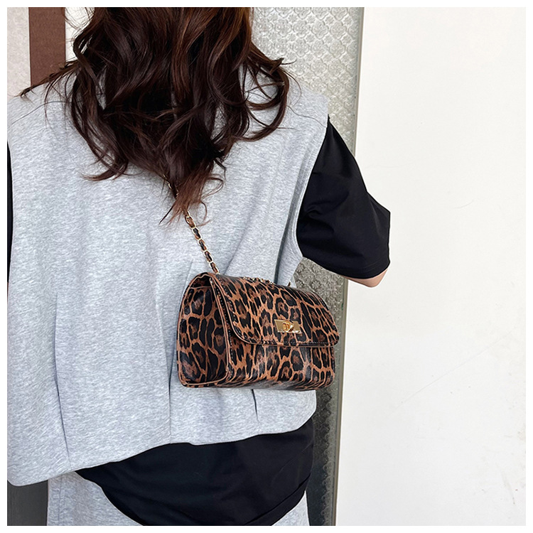 Pu Leather Material Women's Small Pu Leather Leopard Streetwear Sewing Thread Square Flip Cover Shoulder Bag