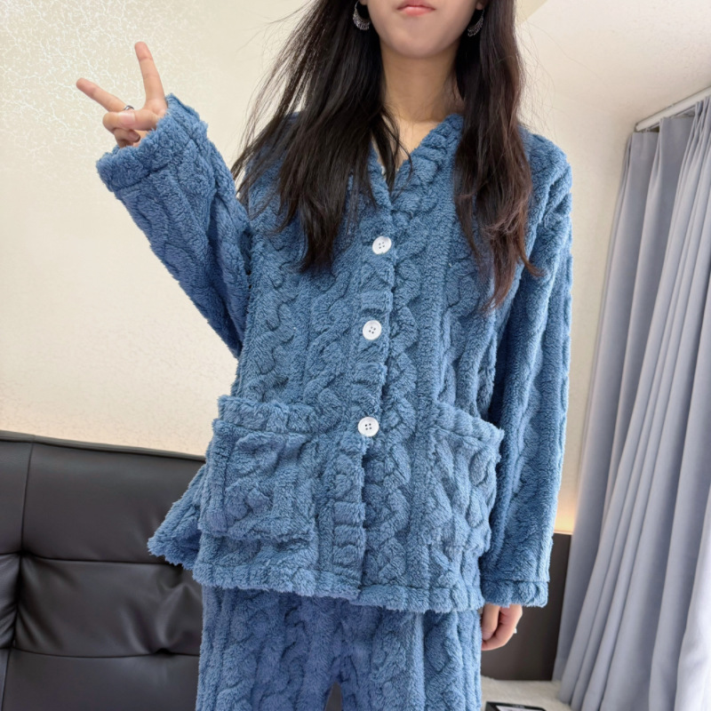Women's coral fleece pajamas, thickened and fleece-lined for winter, 2026 new model, girls' cardigan style, autumn and winter home wear, can be worn outside