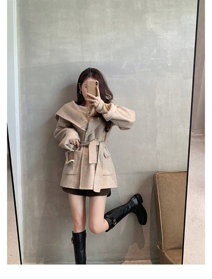 Bốt cao cổ nữ da cừu đế dày khóa vàng xếp ly, gót vừa 3–5 cm — Da màu nâu mở rộng, Da đen mở rộng, Hàng sẵn có màu đen (nhung), Lớp lót nhung màu nâu mở rộng chi tiết 29