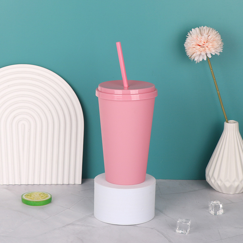 Caramelo transfronterizo red de color rojo ventas calientes sin borde taza de paja de plástico americano con tapa taza de paja taza de agua mayorista