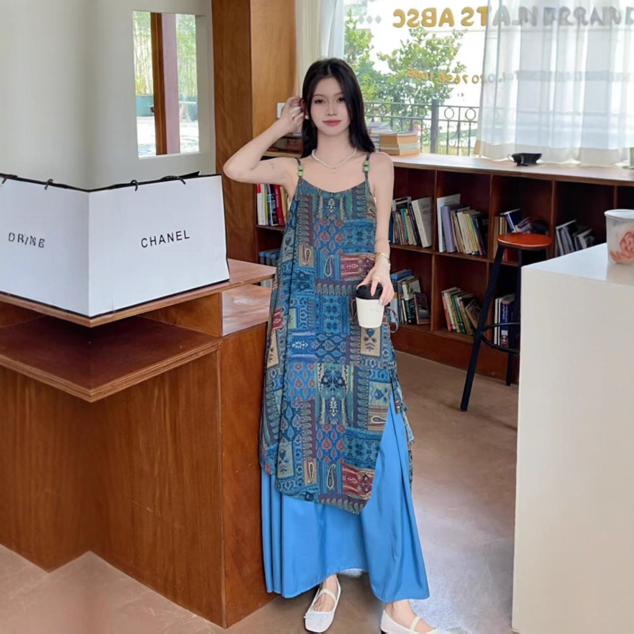 新款时尚遮肚子吊带连衣裙复古2025夏季印花碎花民族宽松度假长裙