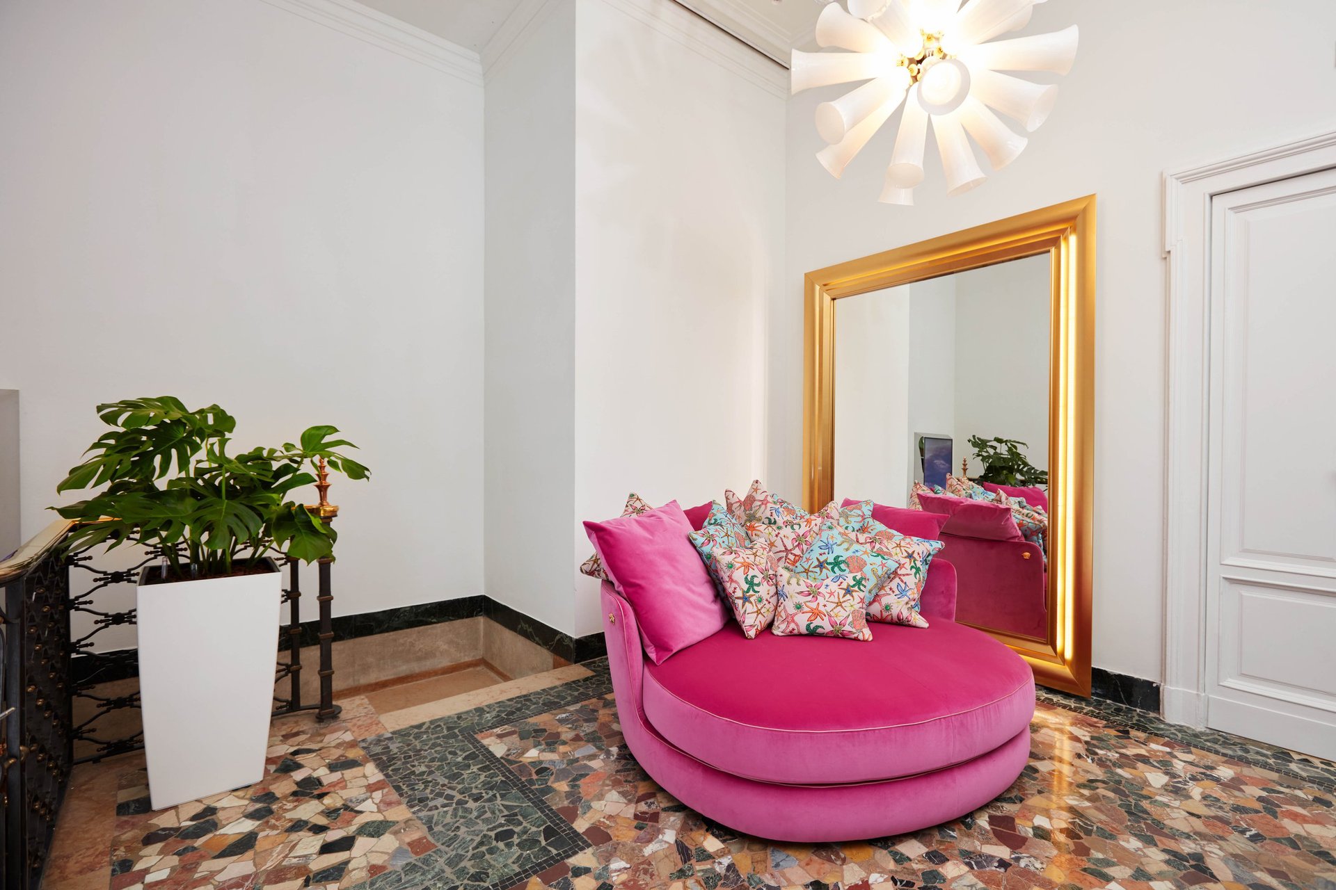 意大利輕奢單人椅圓形躺椅後現代簡約高端奢華別墅休閒椅沙發椅