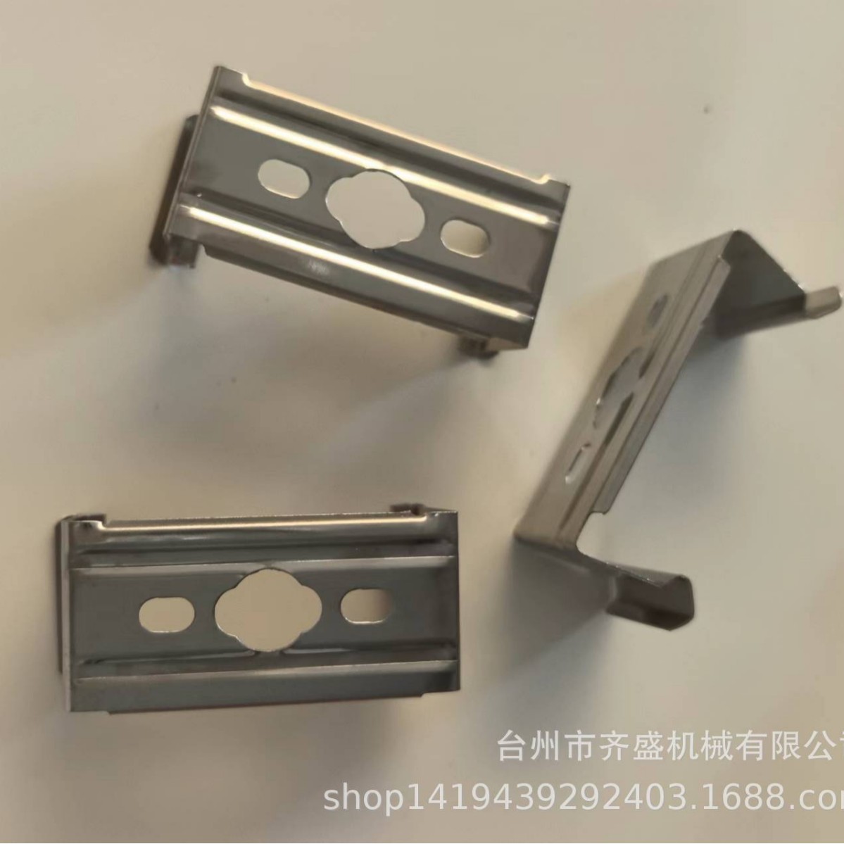 灯饰五金不锈钢配件卡扣挂钩三防灯t8双管灯具厂家现货直发