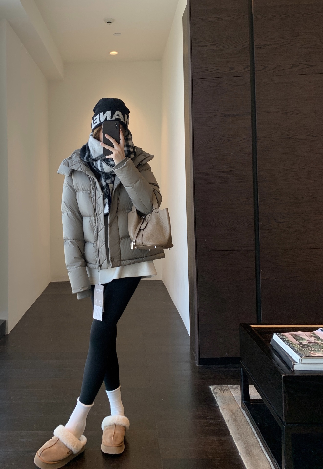 따뜻한 브라운 그레이 덕다운